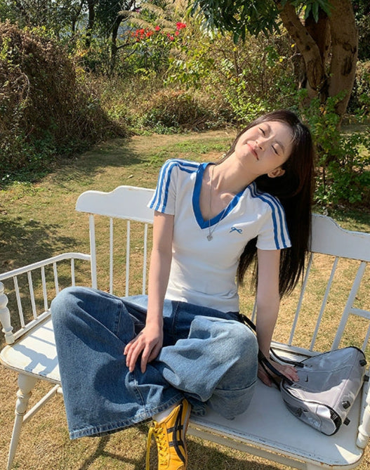 VネックストライプデザインスリムTシャツ