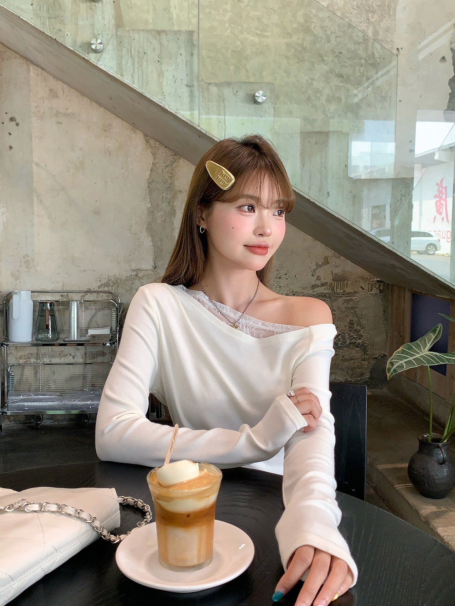 オフショルレースレイヤードロングスリーブTシャツ