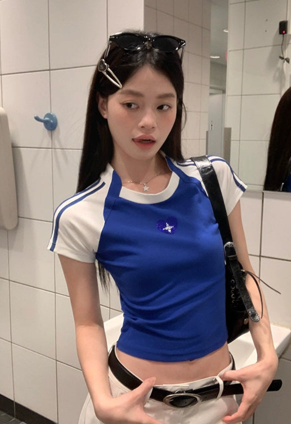 レトロスポーツデザインクロップドTシャツ