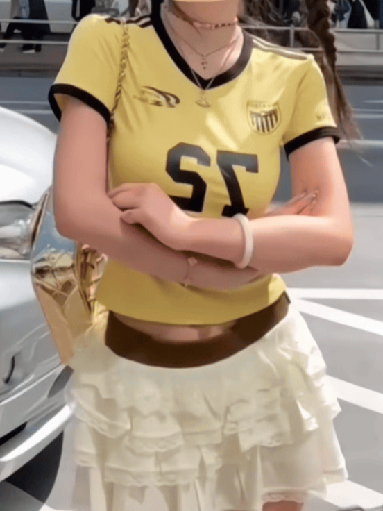 VネックレトロスポーツTシャツ