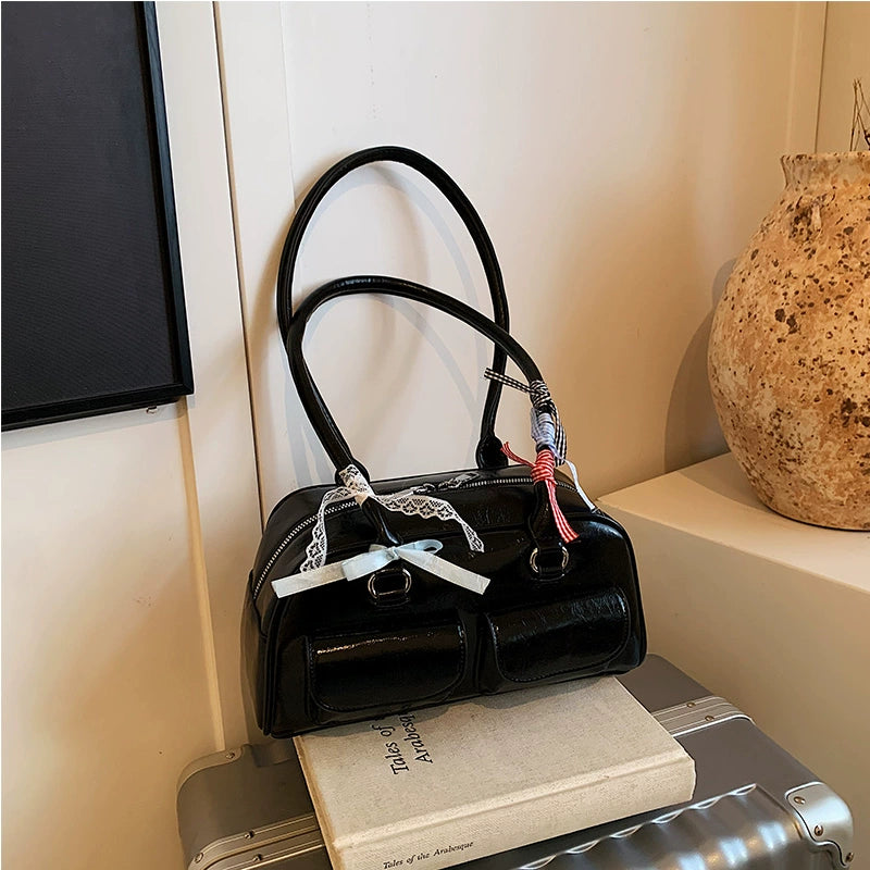 リボンチャームレザーハンドバッグ