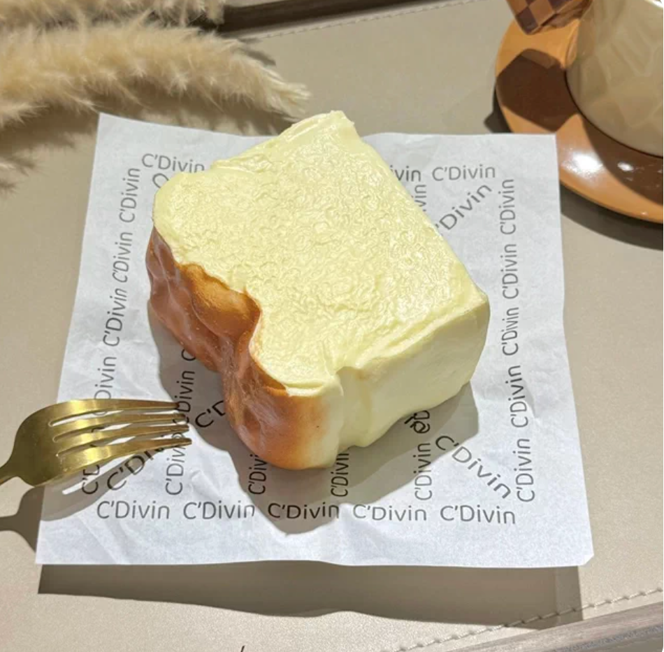 焼きたて厚切りチーズケーキ