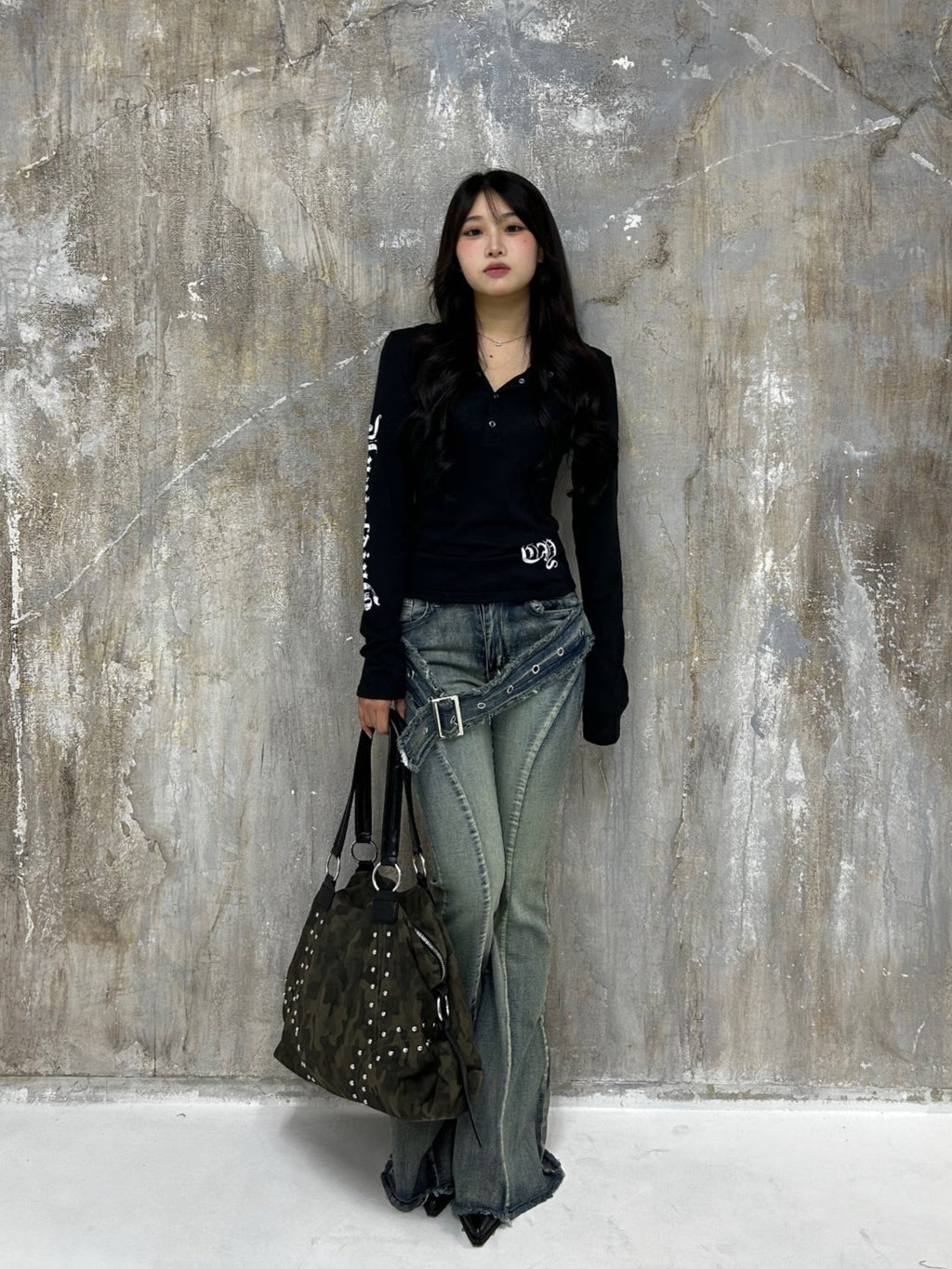 ブラックブーツカットジーンズ