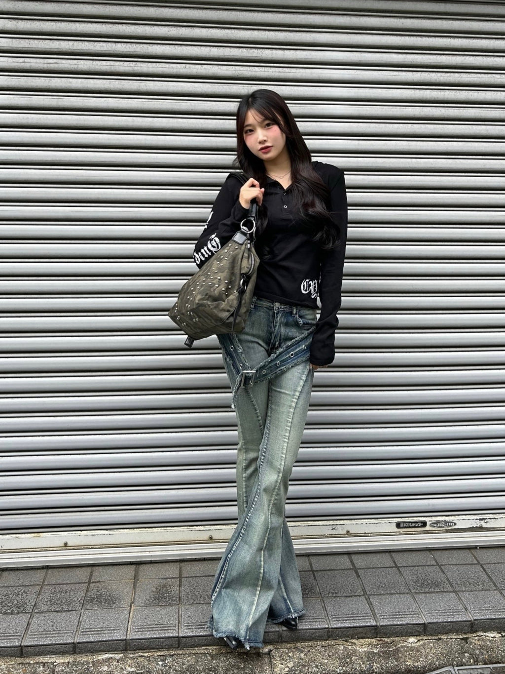 ブラックブーツカットジーンズ