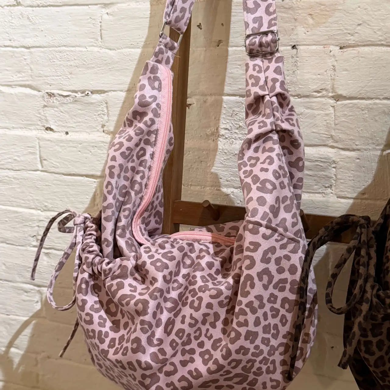 カジュアルレオパードスリングバッグ