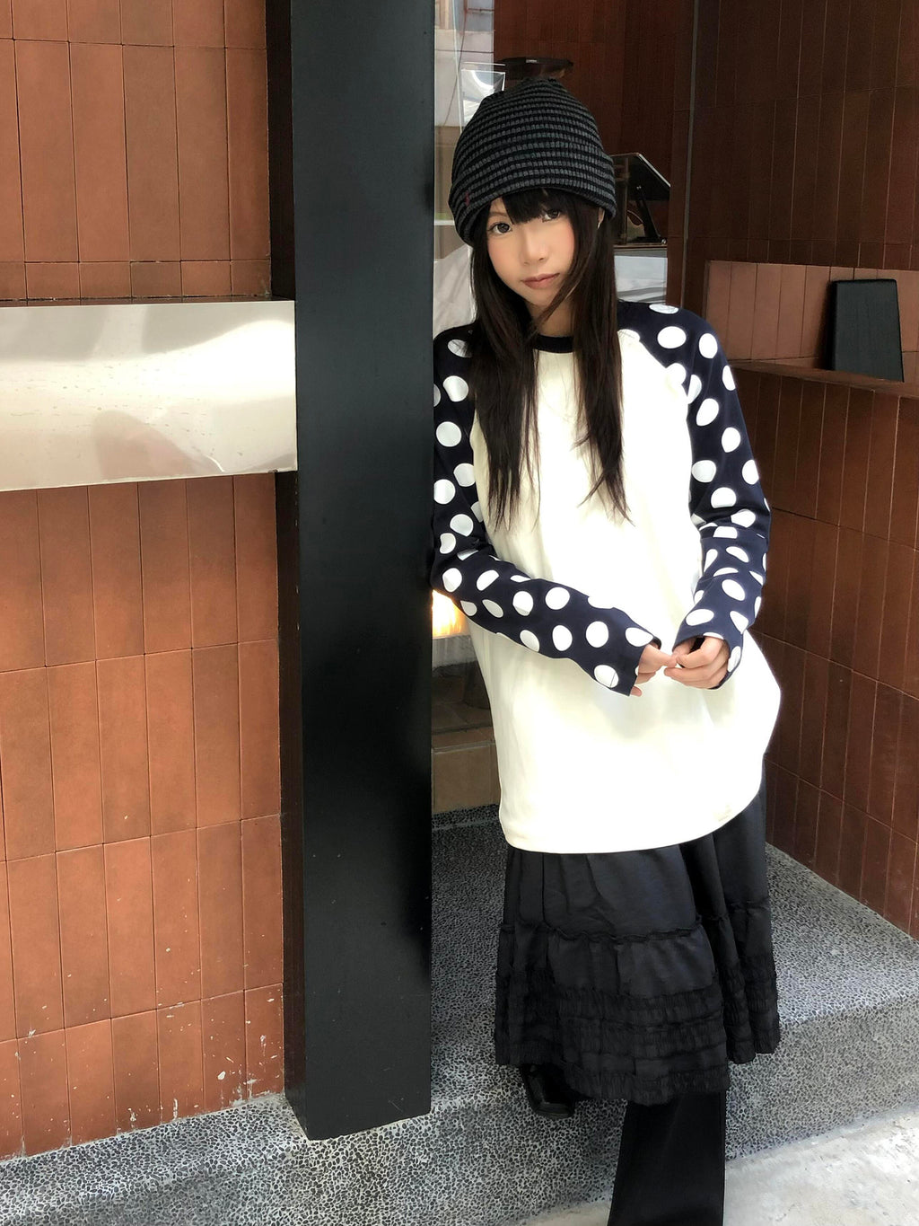 ネオガーリードットロングスリーブT