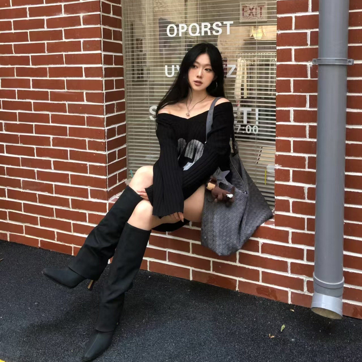 ビッグナンバーロゴ オフショルニット