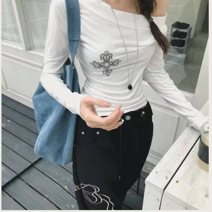 アンティーククロス オフショルカットソー