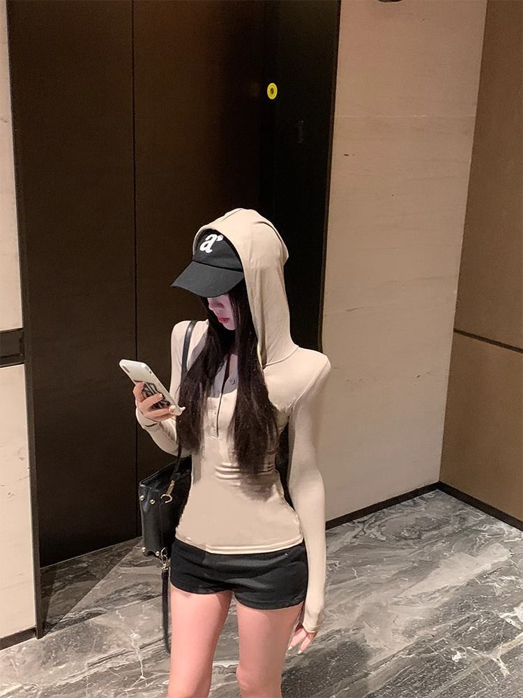 フード付きスリムフィットヘンリートップス