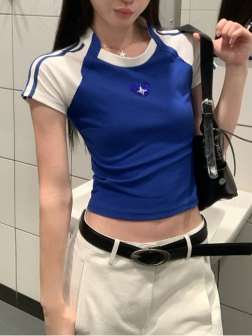 レトロスポーツデザインクロップドTシャツ