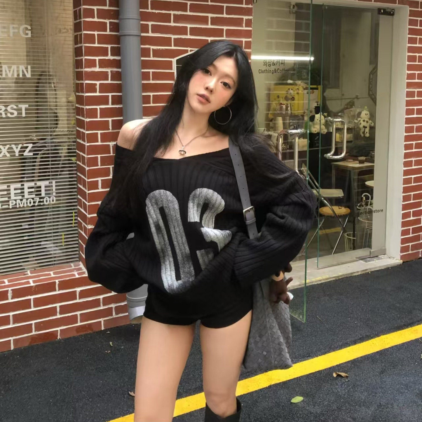 ビッグナンバーロゴ オフショルニット