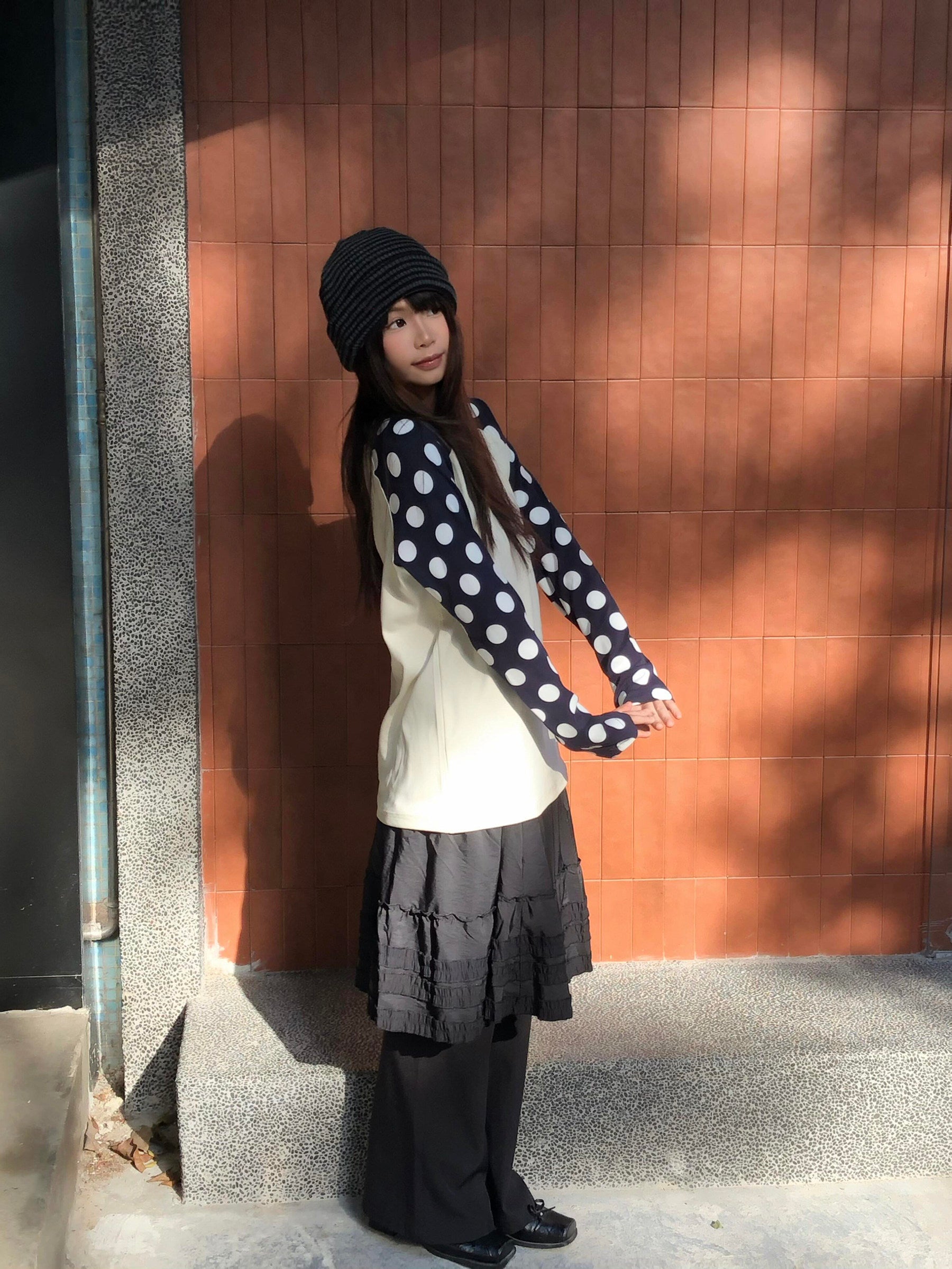 ネオガーリードットロングスリーブT