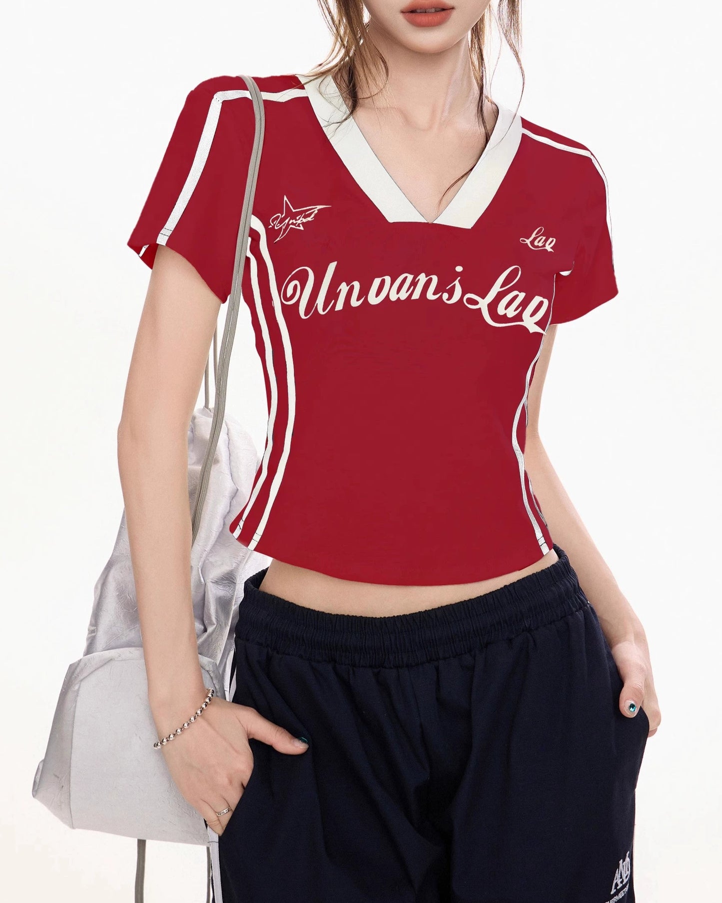 VネックスポーツデザインクロップドTシャツ