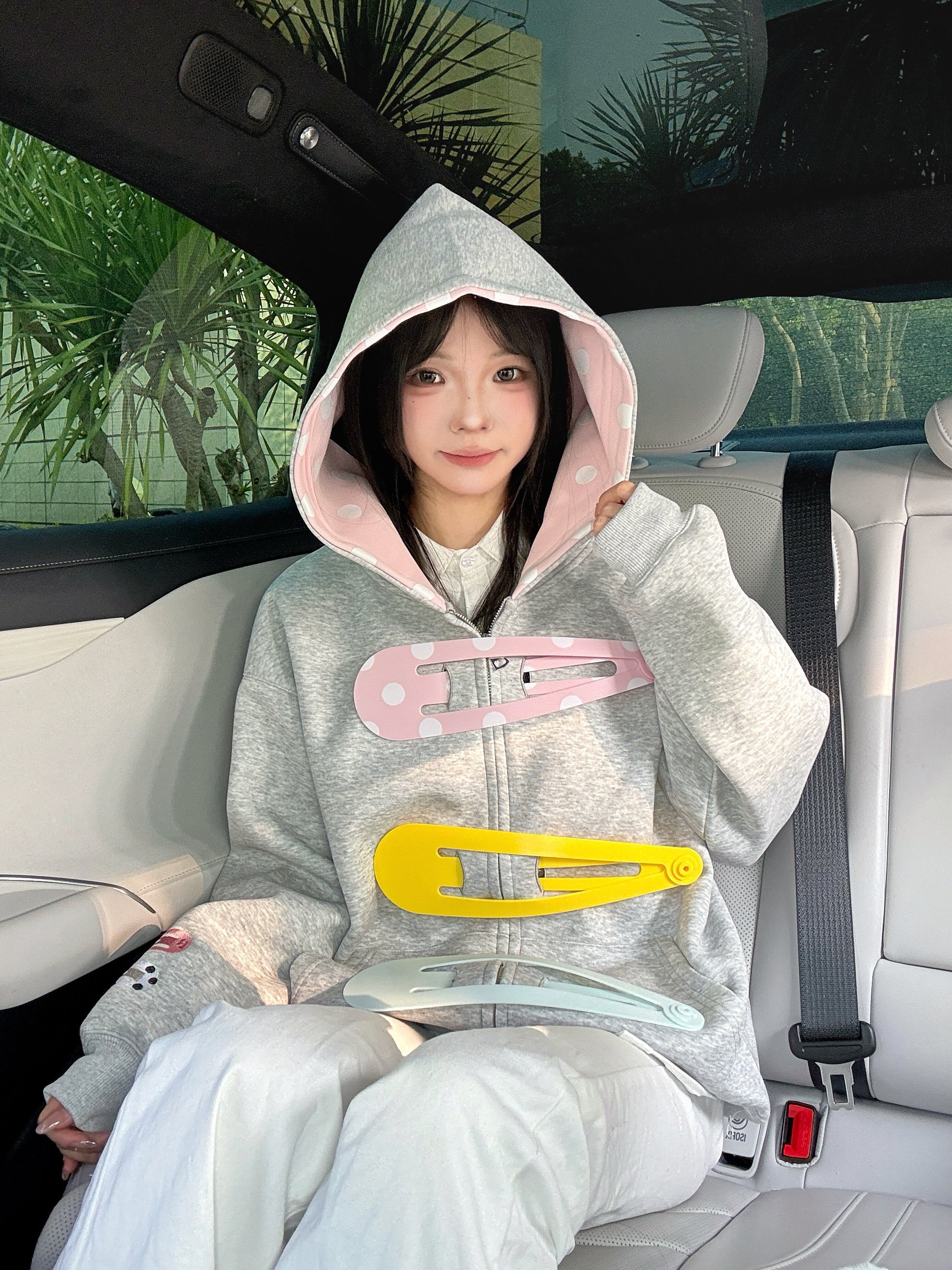ビッグヘアピンデザインジップパーカー