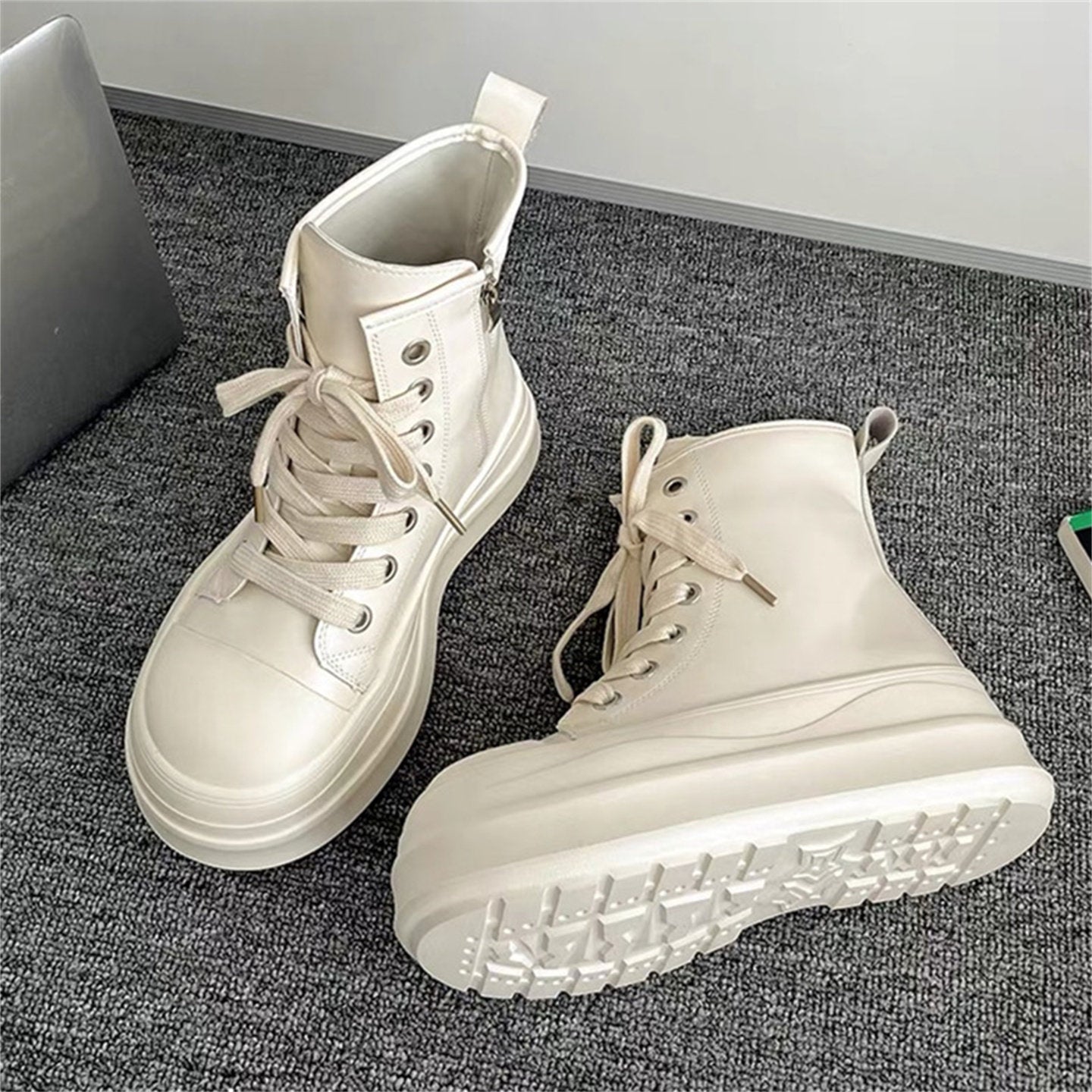 厚底ハイカットスニーカー