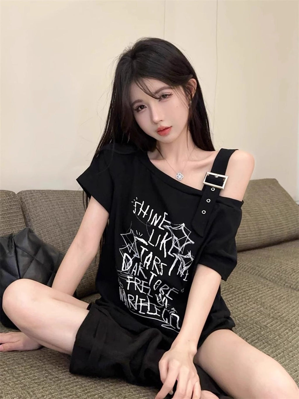 ダークストリート ベルトディテールTシャツ