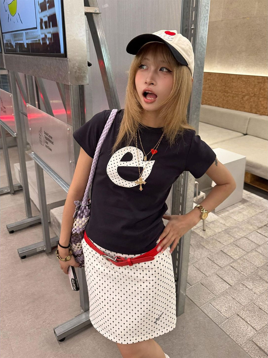 ドットロゴカジュアルTシャツ