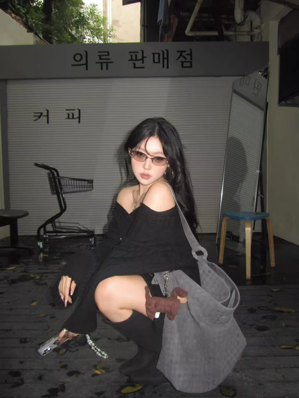 ビッグナンバーロゴ オフショルニット