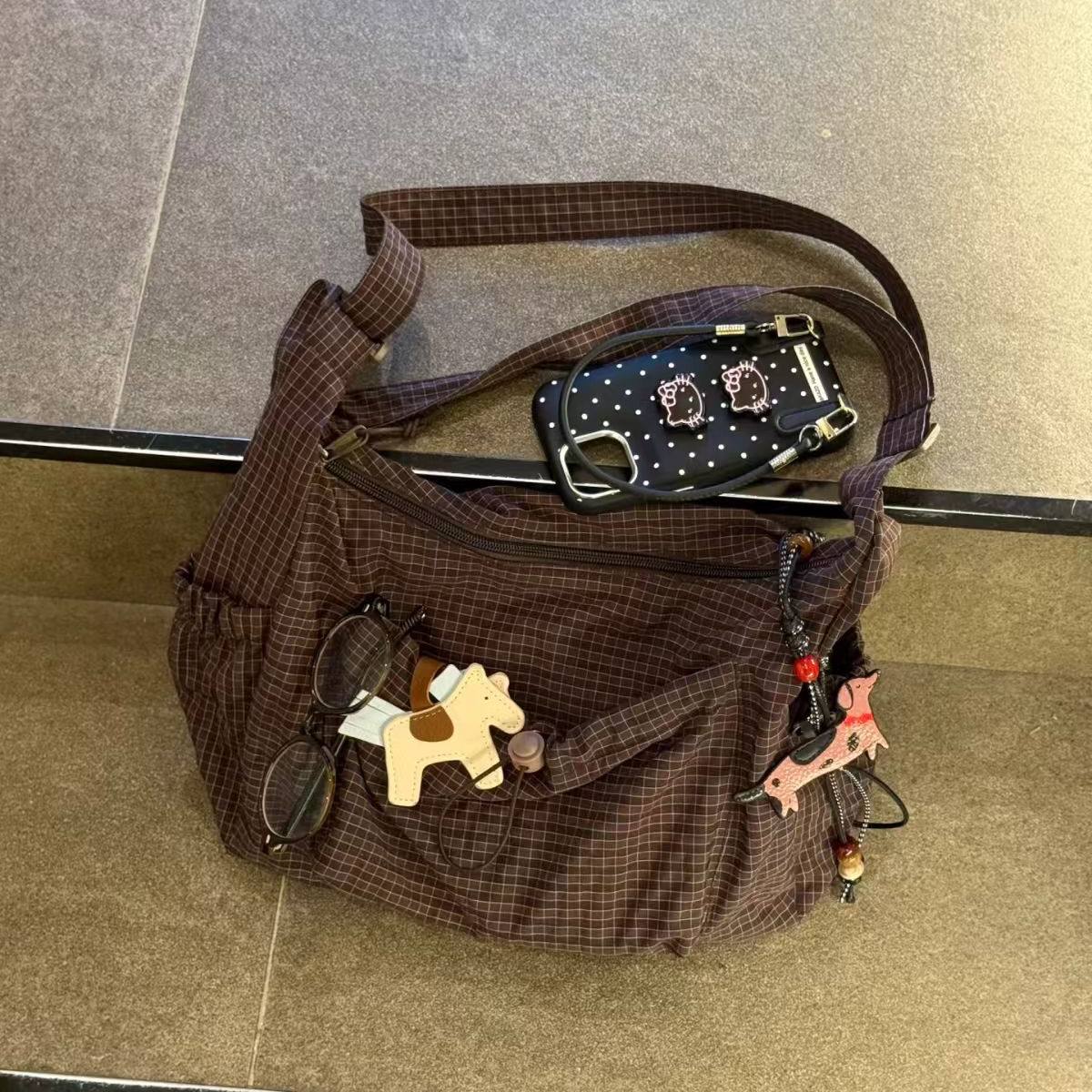 ルーズショルダーバッグ