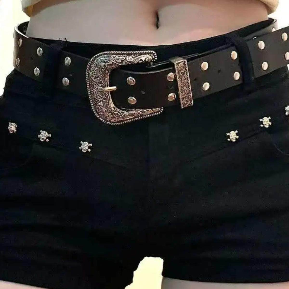 ロックテイスト スタッズベルト付きブラックパンツ