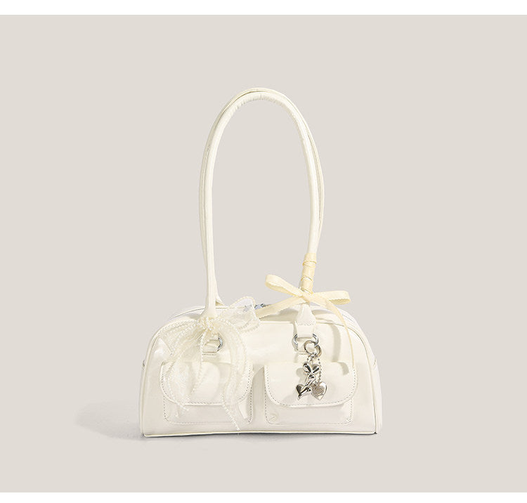 エナメルハンドバッグ