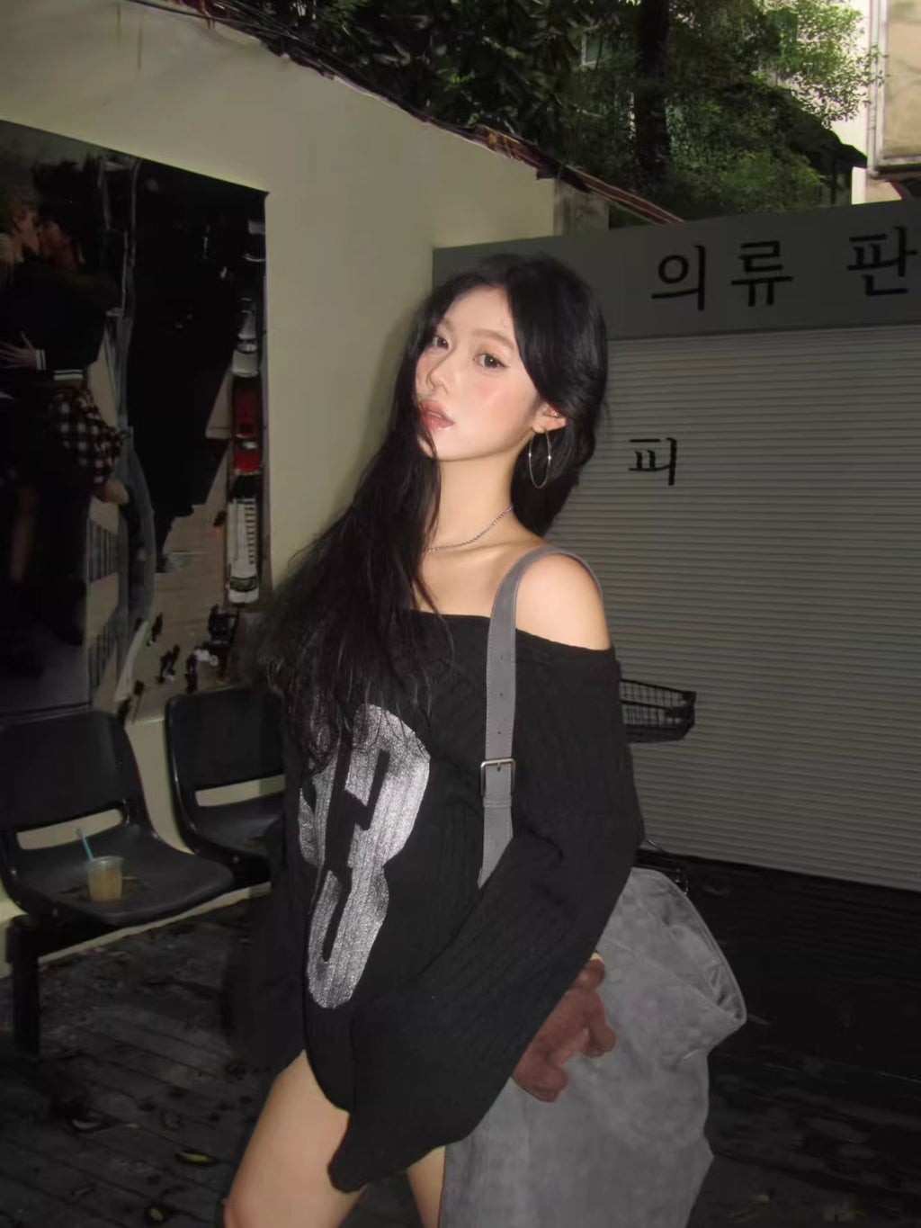 ビッグナンバーロゴ オフショルニット