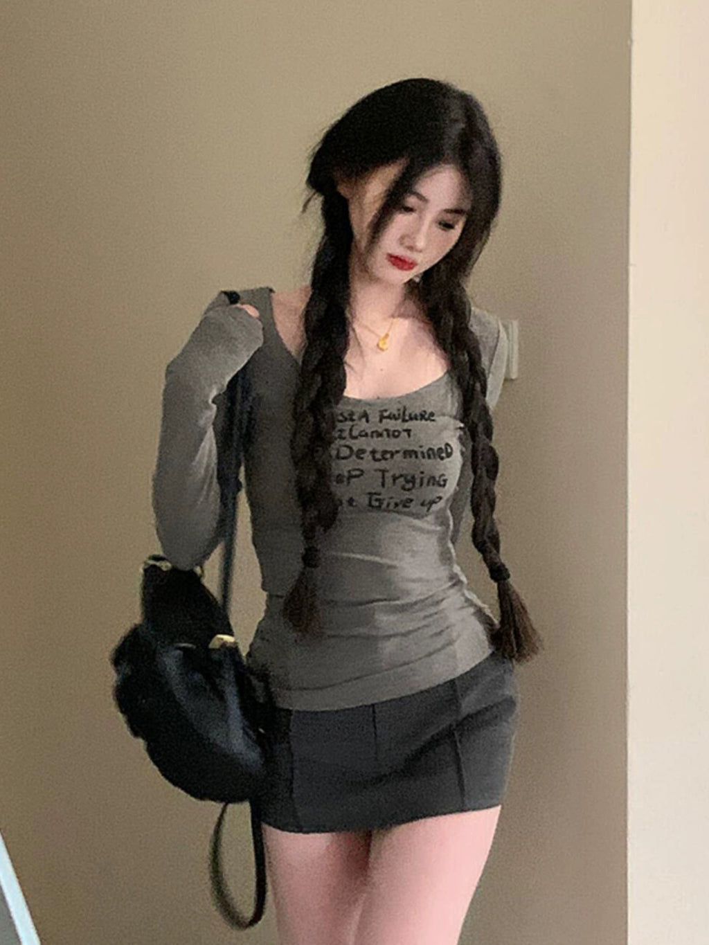 ラウンドネックグレースリムTシャツ