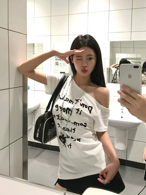 アシメオフショルレターTシャツ