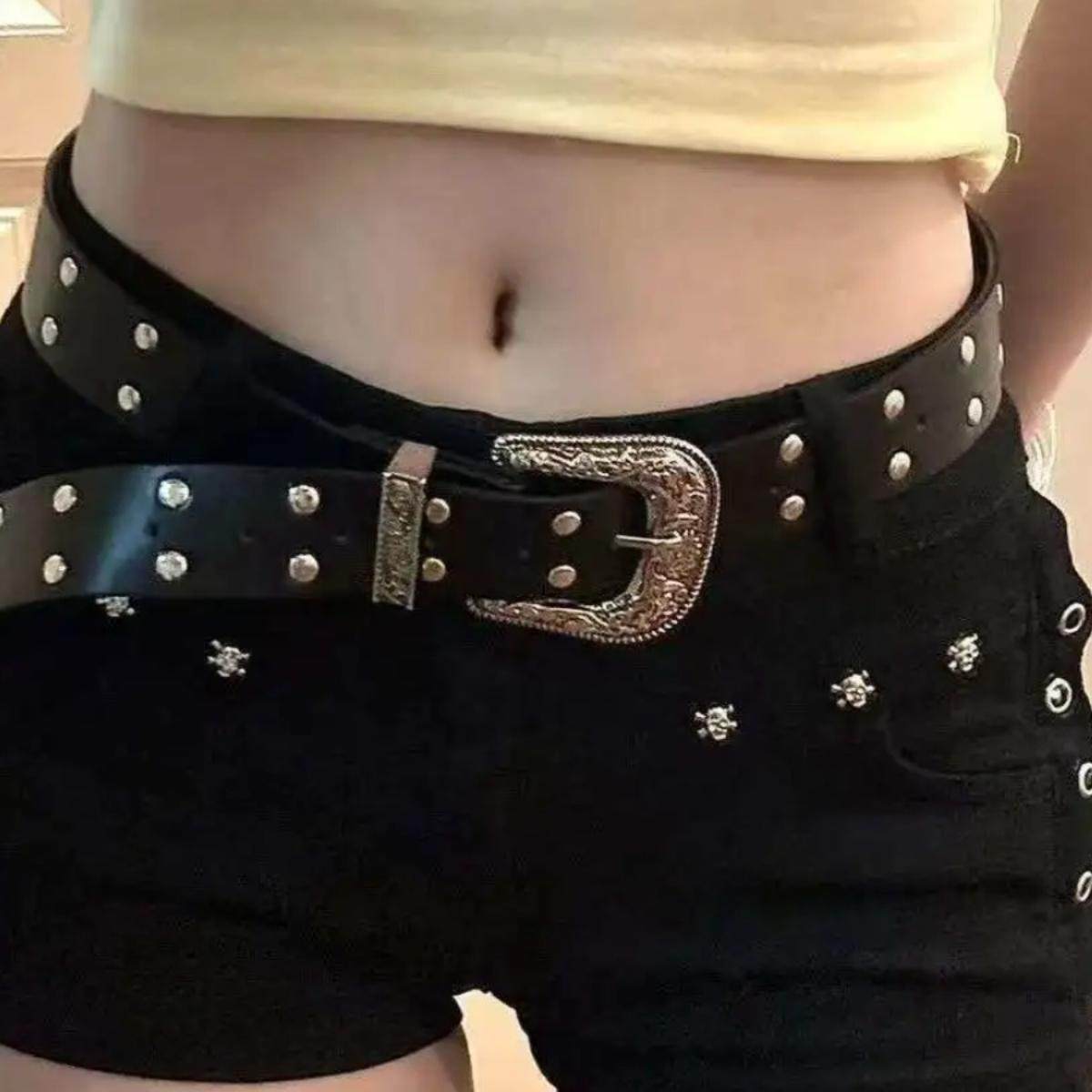 ロックテイスト スタッズベルト付きブラックパンツ