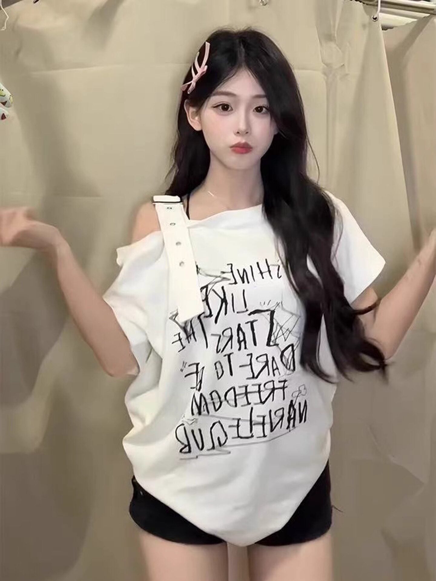 ダークストリート ベルトディテールTシャツ