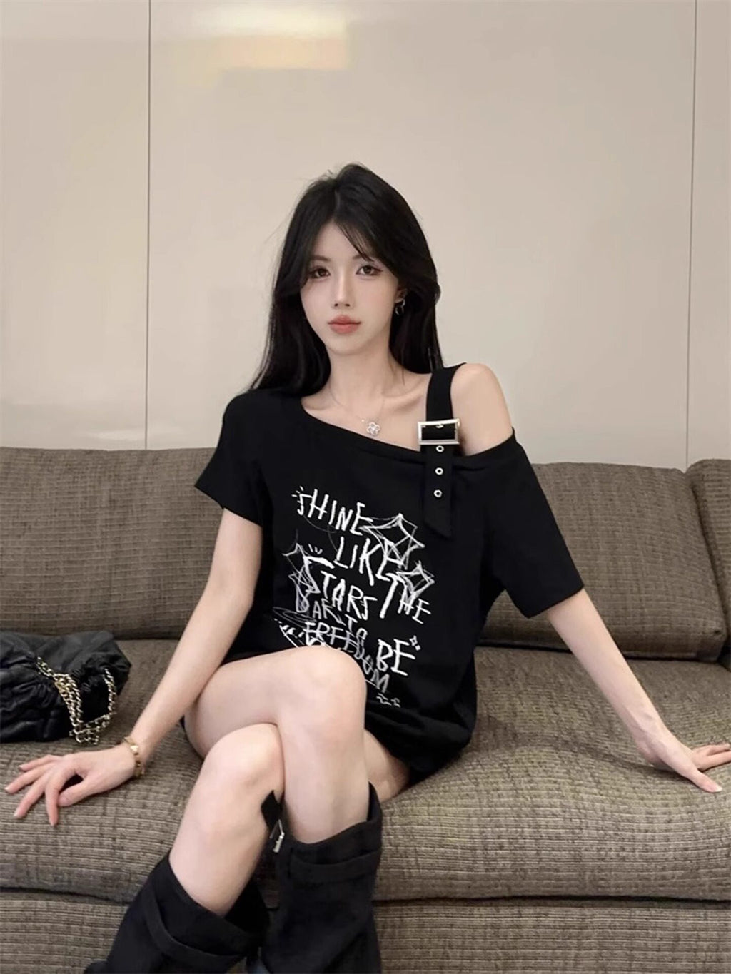 ダークストリート ベルトディテールTシャツ