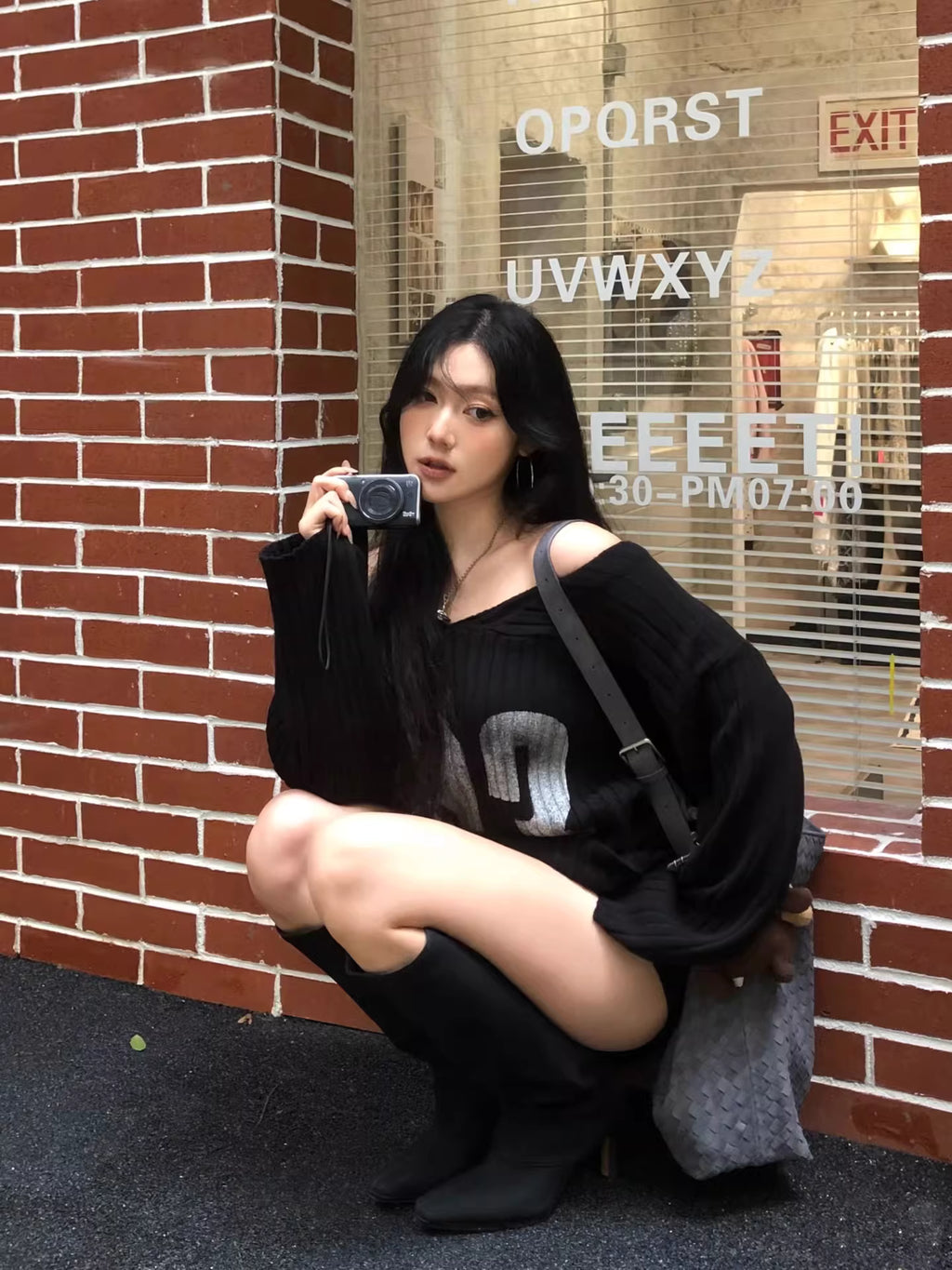 ビッグナンバーロゴ オフショルニット