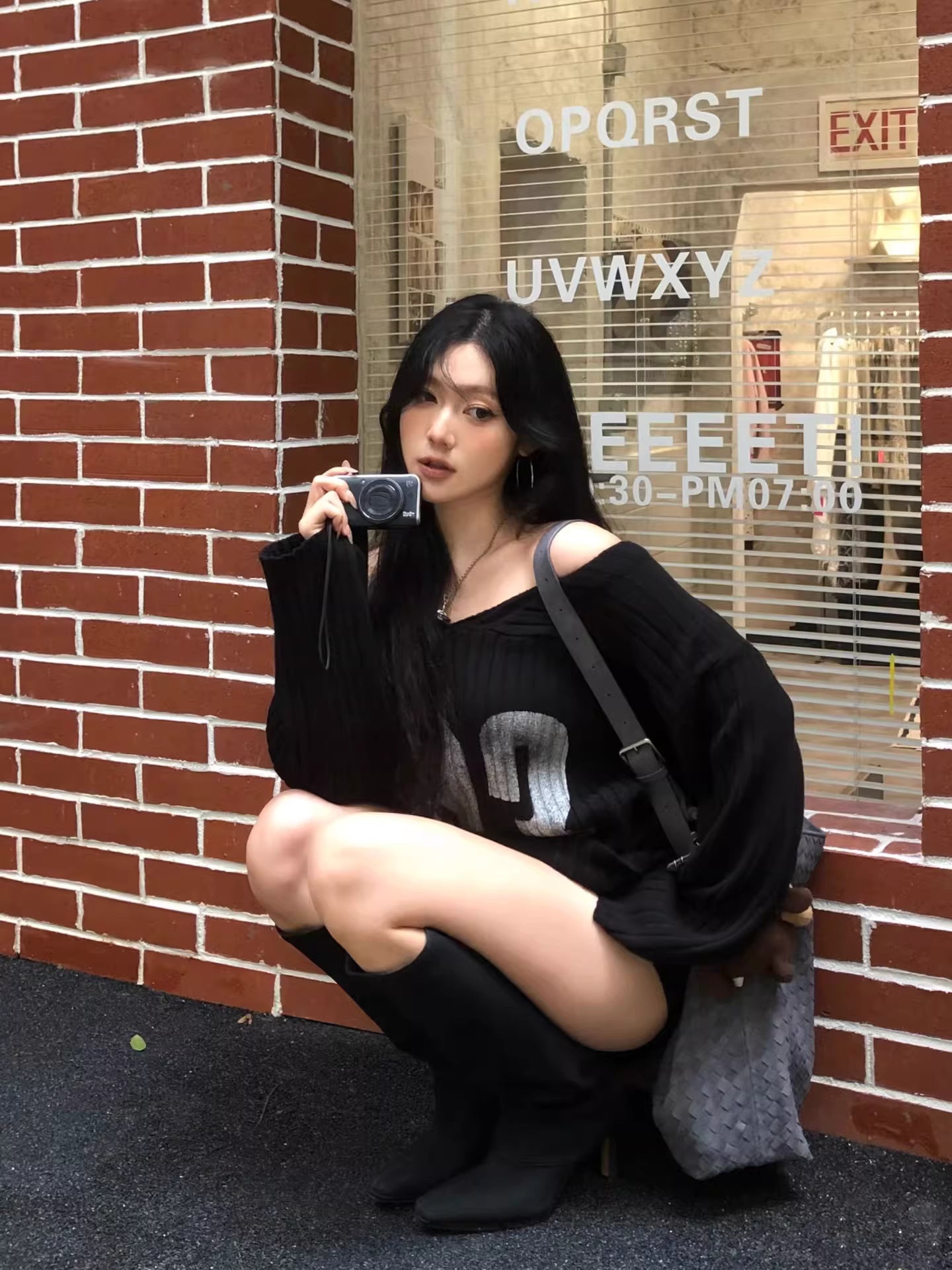 ビッグナンバーロゴ オフショルニット