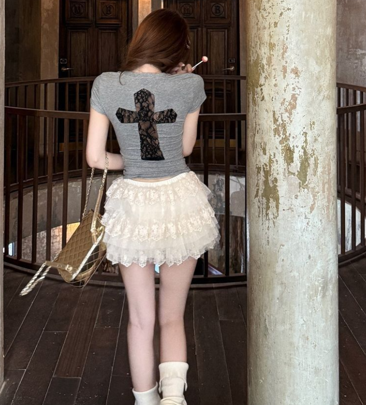 クロスバックレース デザインTシャツ