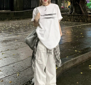 シンプルストリート ロゴデザインTシャツ